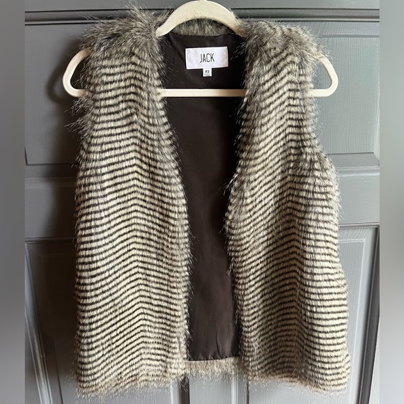 Jack by BB Dakota Jackets & Blazers - Faux‎ Fur Boho Gray/Brown Vest